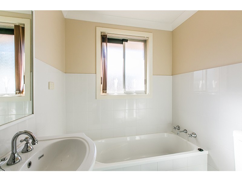 8 Coolibah Avenue, Albion Park Rail NSW 2527