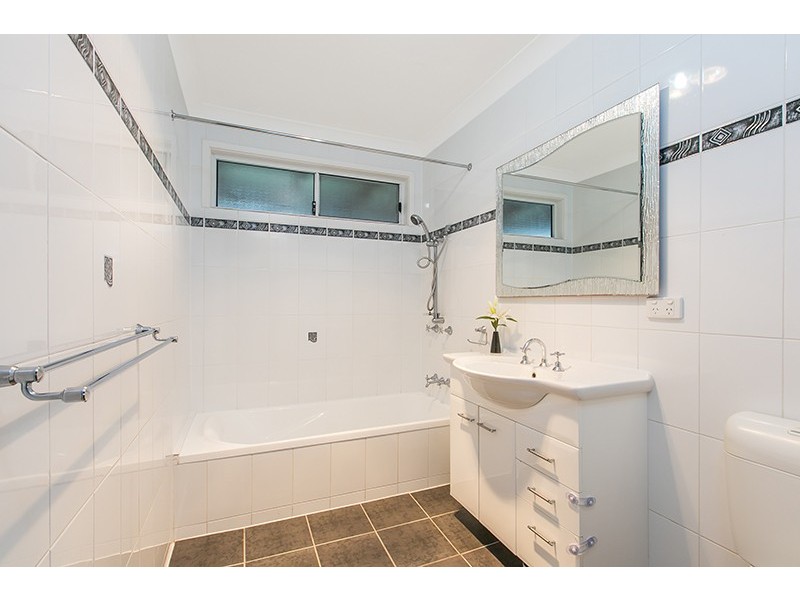 16 Moles Street, Albion Park NSW 2527