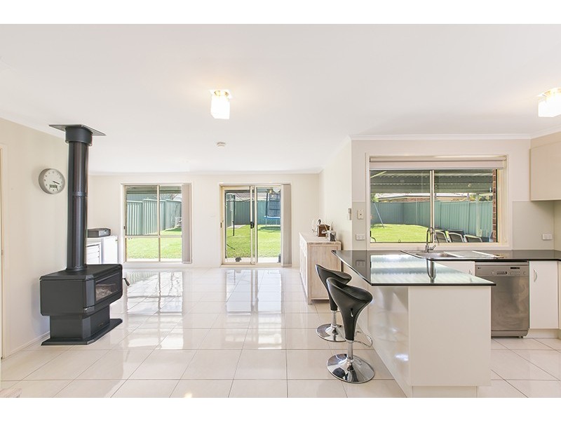 4 Esperance Drive, Albion Park NSW 2527