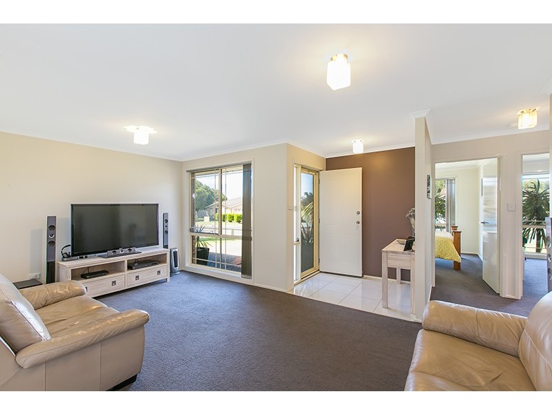 4 Esperance Drive, Albion Park NSW 2527