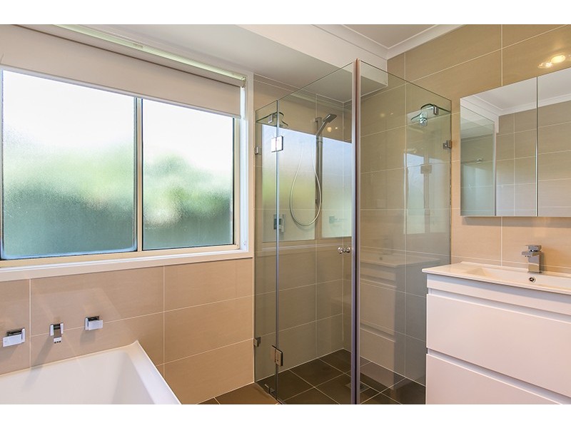 4 Esperance Drive, Albion Park NSW 2527