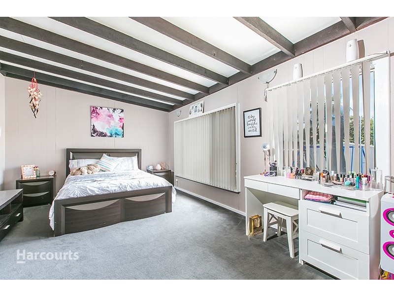 11 Malin Road, Oak Flats NSW 2529