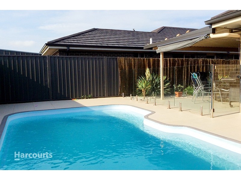 12 Bayview Avenue, Haywards Bay NSW 2530