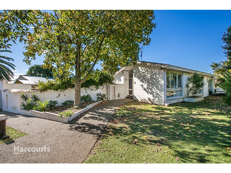 11 Forrest Street, Oak Flats NSW 2529