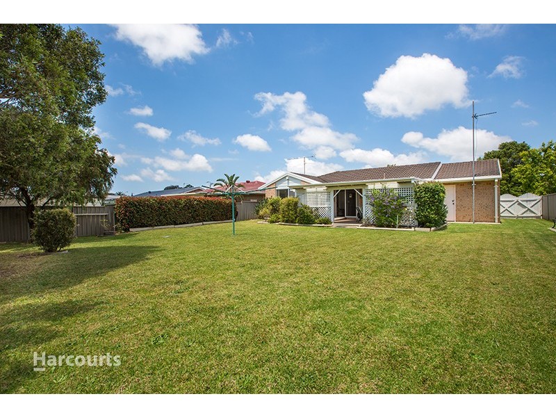8 Silvertop Place, Albion Park Rail NSW 2527