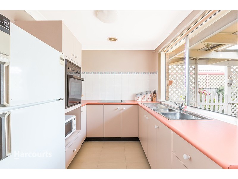 8 Silvertop Place, Albion Park Rail NSW 2527