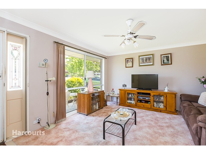 8 Silvertop Place, Albion Park Rail NSW 2527