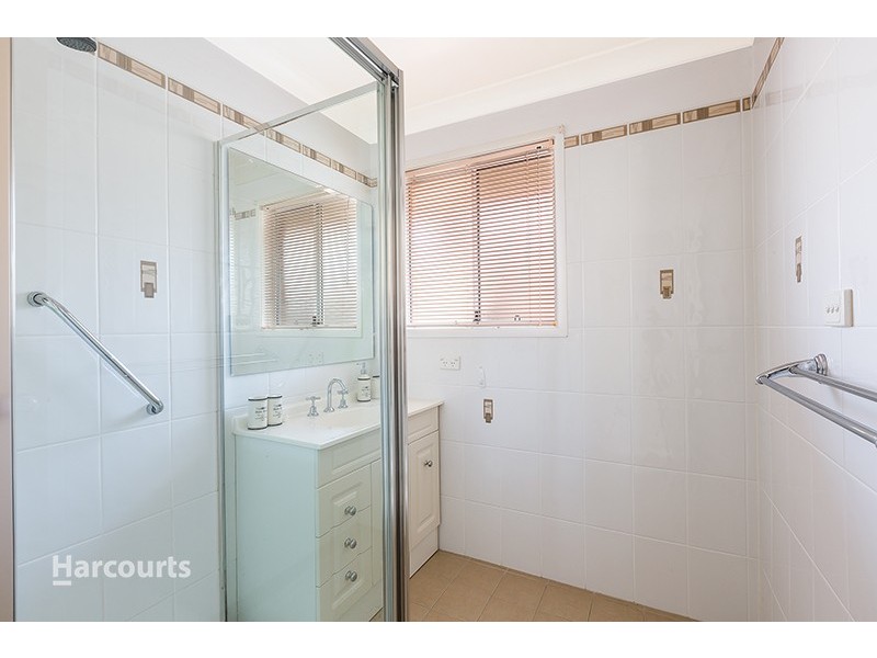 8 Silvertop Place, Albion Park Rail NSW 2527