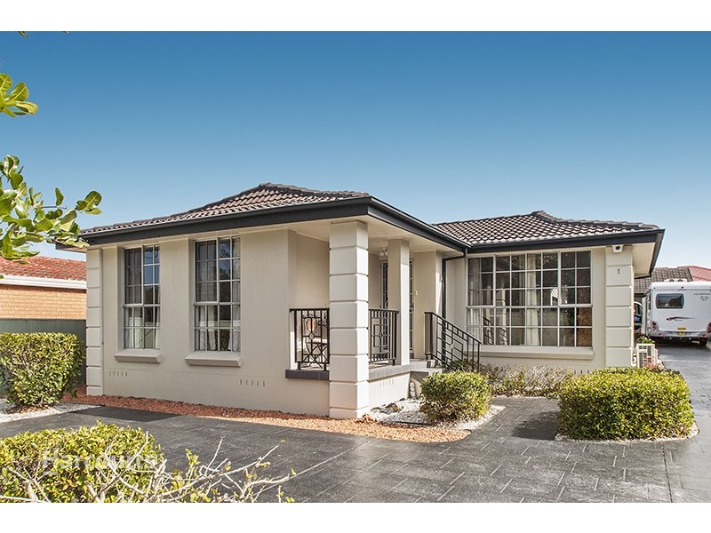 1/1 Stapleton Avenue, Albion Park NSW 2527