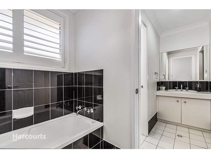 6 Avoca Place, Albion Park NSW 2527