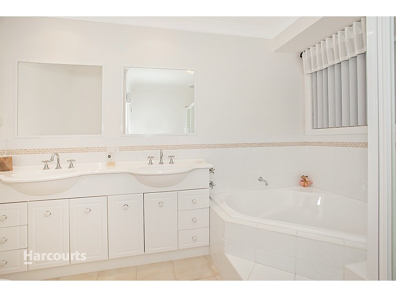 8 Clermont Crescent, Albion Park NSW 2527