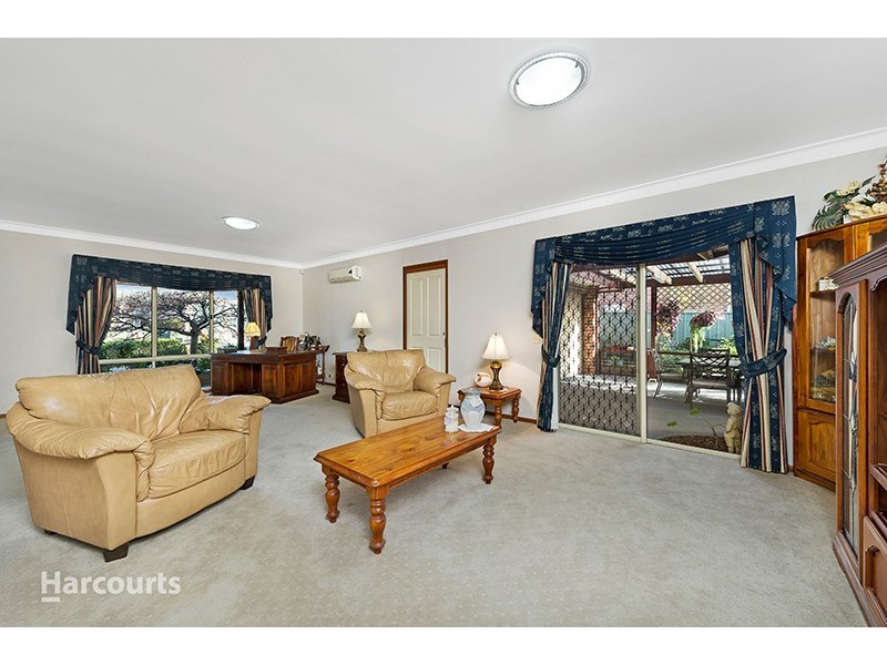 4 Stirling Place, Albion Park NSW 2527