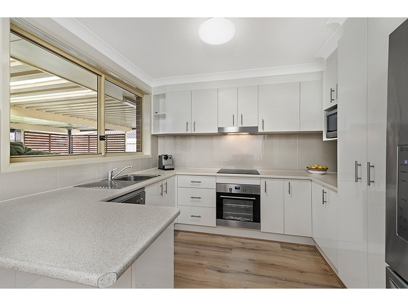 8 Derwent Place, Albion Park NSW 2527