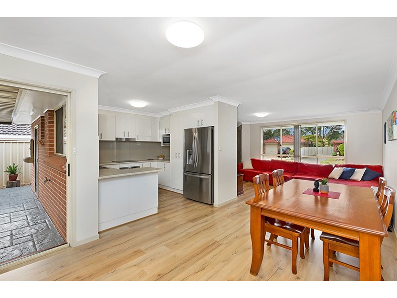 8 Derwent Place, Albion Park NSW 2527