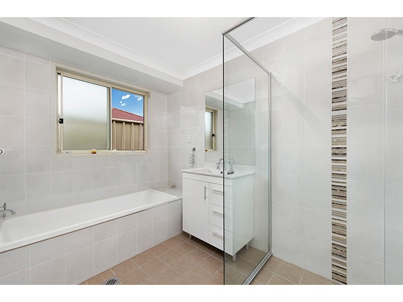 8 Derwent Place, Albion Park NSW 2527