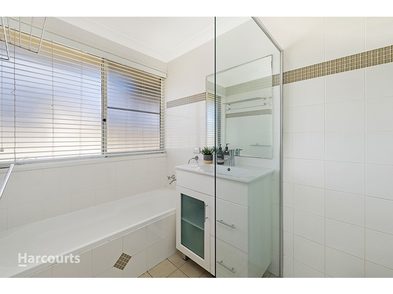 1 Brigadoon Circuit, Oak Flats NSW 2529