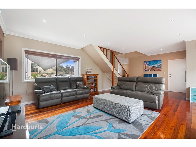 2 Scenic Place, Berkeley NSW 2506