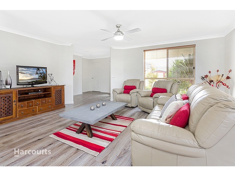 8 Downes Drive, Albion Park NSW 2527