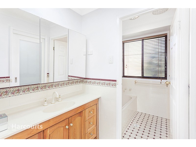 18 Turnbull Crescent, Avondale NSW 2530