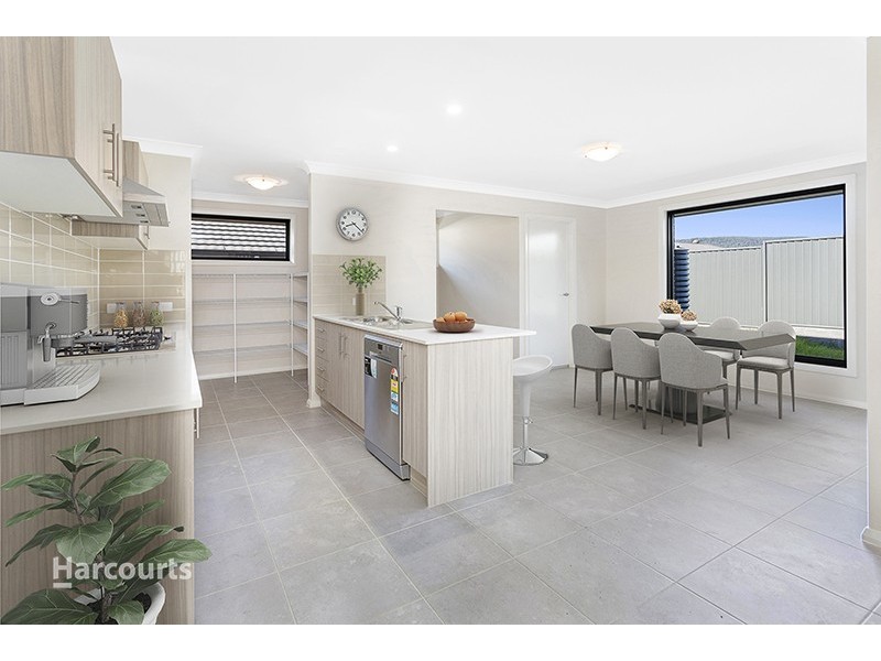 12 Farmgate Crescent, Calderwood NSW 2527