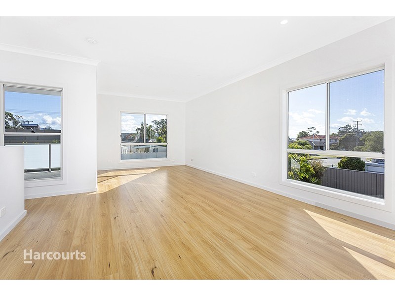 11 Reid Street, Oak Flats NSW 2529