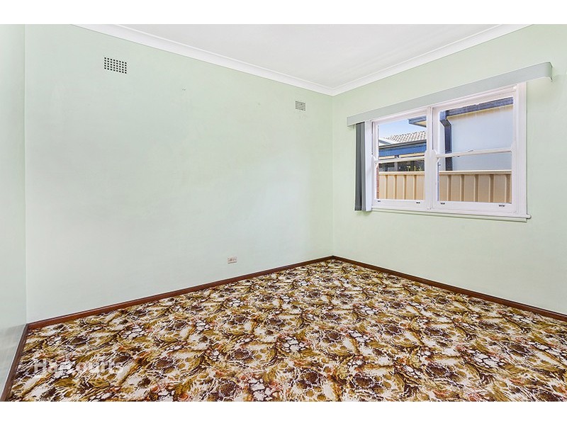 83 Parkes Street, Oak Flats NSW 2529