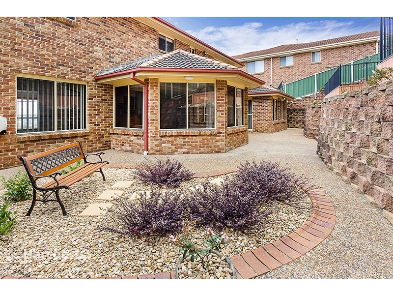 25 Severn Place, Albion Park NSW 2527
