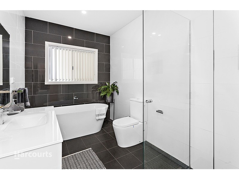 26 Holroyd Street, Albion Park NSW 2527