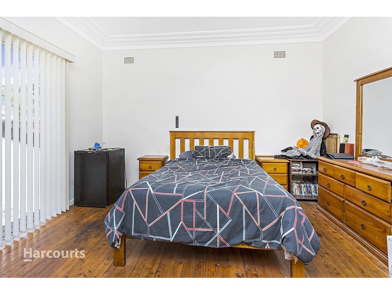 35 Lake Avenue, Cringila NSW 2502