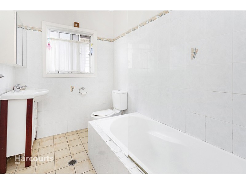 35 Lake Avenue, Cringila NSW 2502