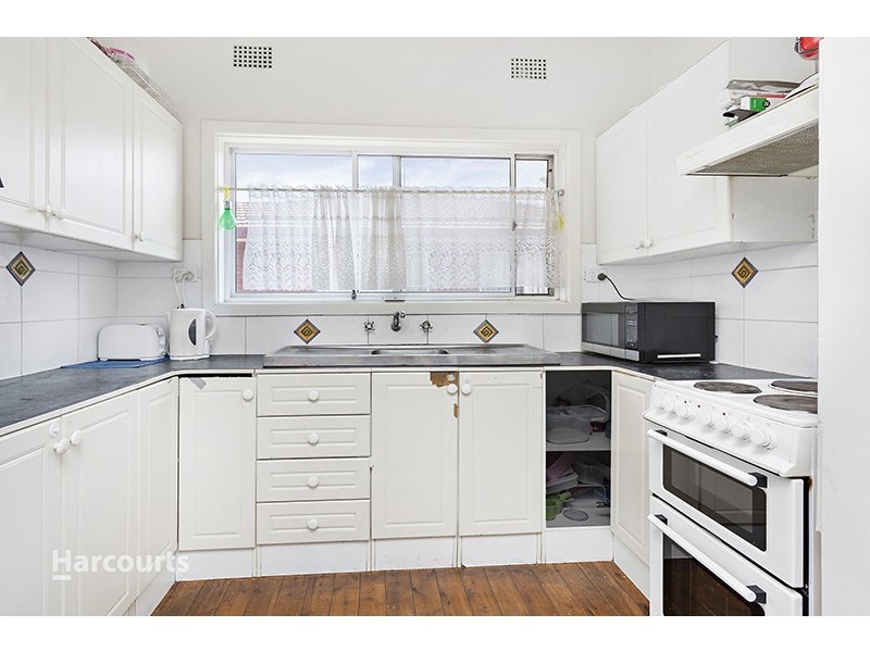 35 Lake Avenue, Cringila NSW 2502