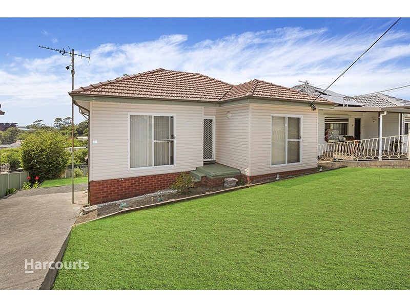 35 Lake Avenue, Cringila NSW 2502