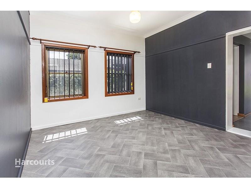 7 Churchill Avenue, Warrawong NSW 2502