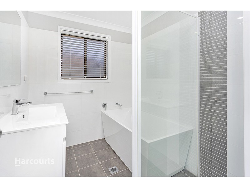 8 Hughes Drive, Albion Park NSW 2527