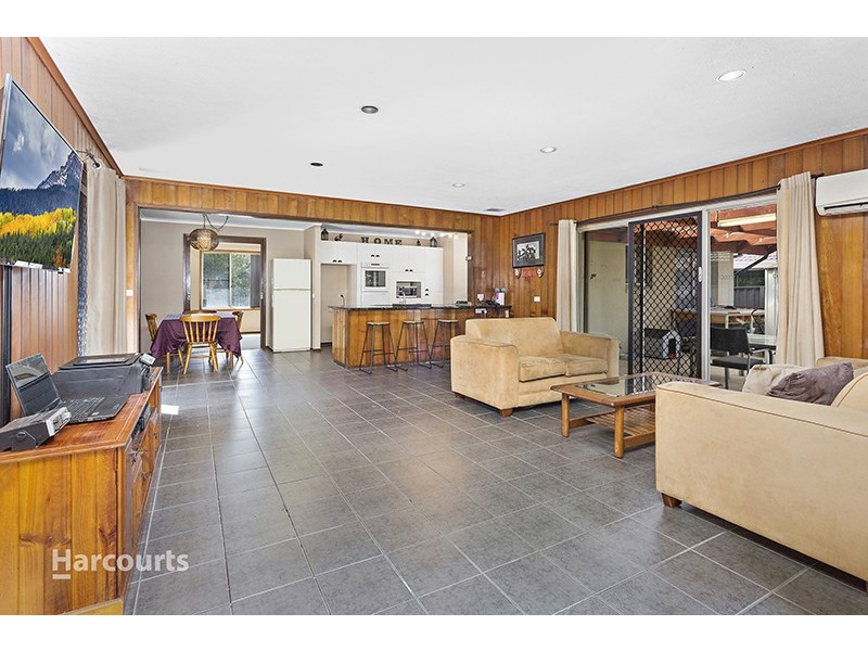 24 Jacaranda Crescent, Albion Park Rail NSW 2527