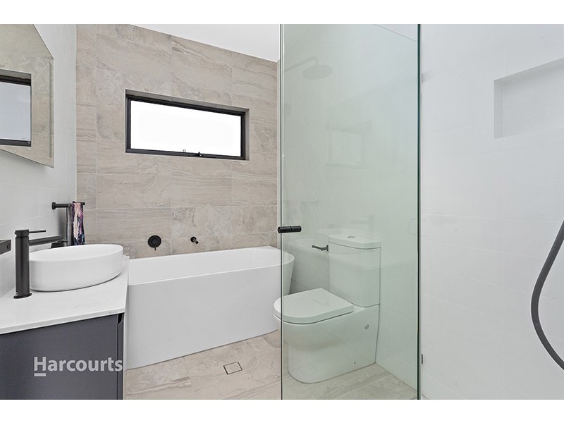 31 Farmgate Crescent, Calderwood NSW 2527