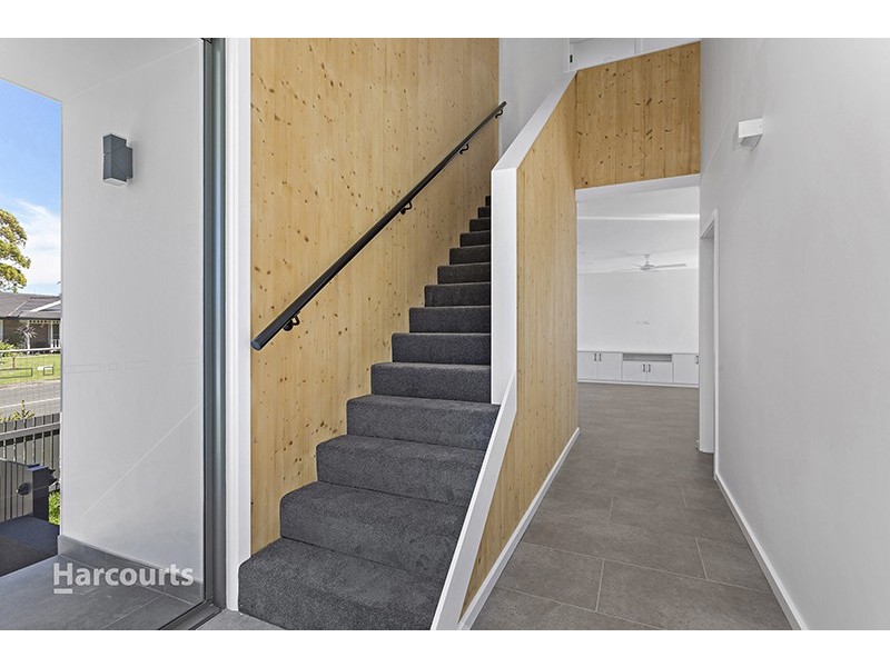 3/8 Ocean Beach Drive, Shellharbour NSW 2529