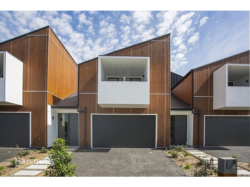 2/8 Ocean Beach Drive, Shellharbour NSW 2529