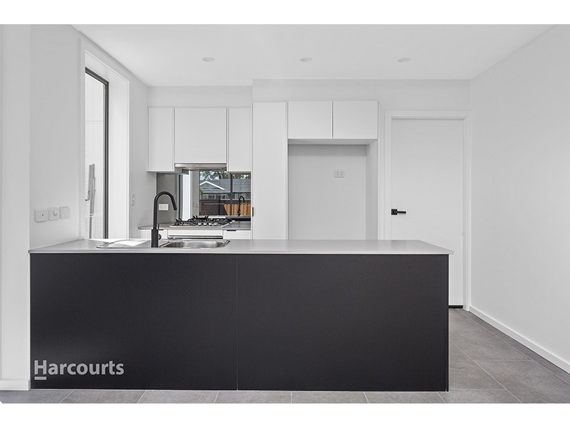 2/8 Ocean Beach Drive, Shellharbour NSW 2529