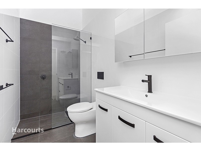 2/8 Ocean Beach Drive, Shellharbour NSW 2529