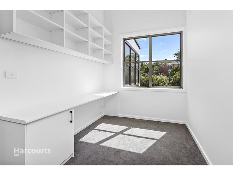 2/8 Ocean Beach Drive, Shellharbour NSW 2529