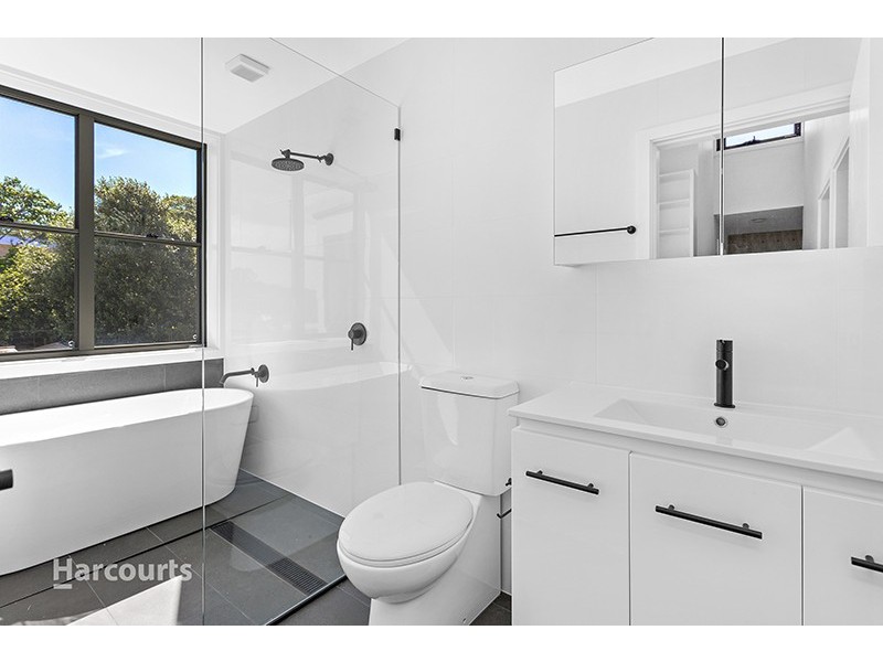 2/8 Ocean Beach Drive, Shellharbour NSW 2529