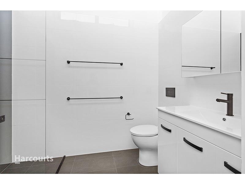 2/8 Ocean Beach Drive, Shellharbour NSW 2529