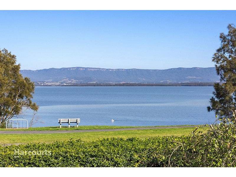 30 Mackenzie Avenue, Mount Warrigal NSW 2528