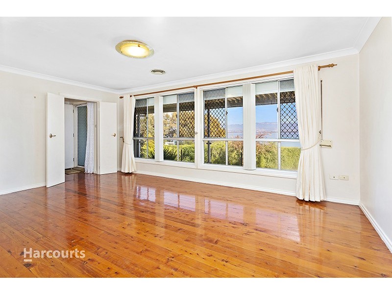 30 Mackenzie Avenue, Mount Warrigal NSW 2528