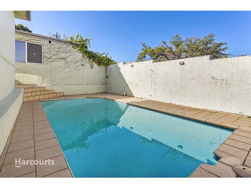 30 Mackenzie Avenue, Mount Warrigal NSW 2528