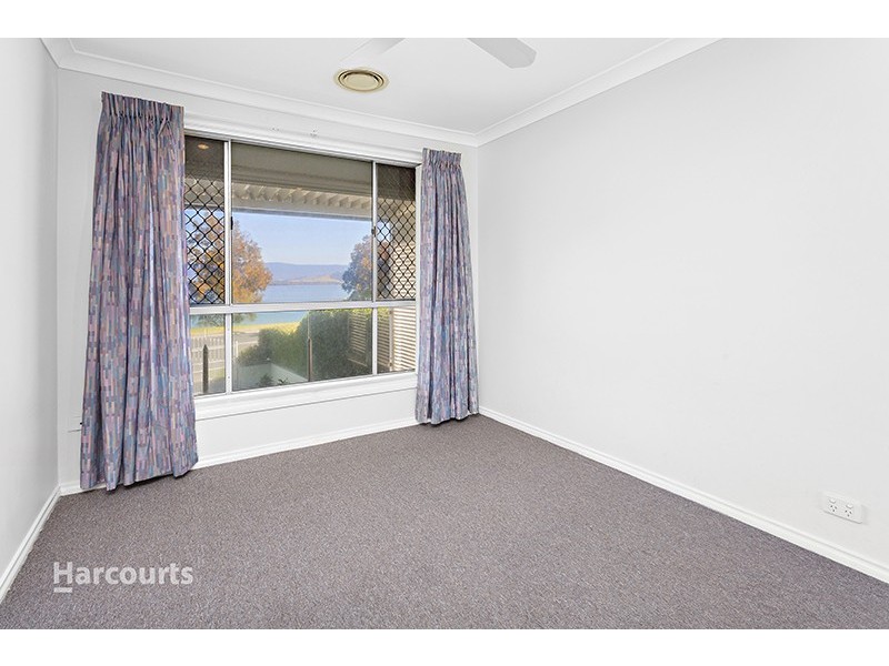 30 Mackenzie Avenue, Mount Warrigal NSW 2528