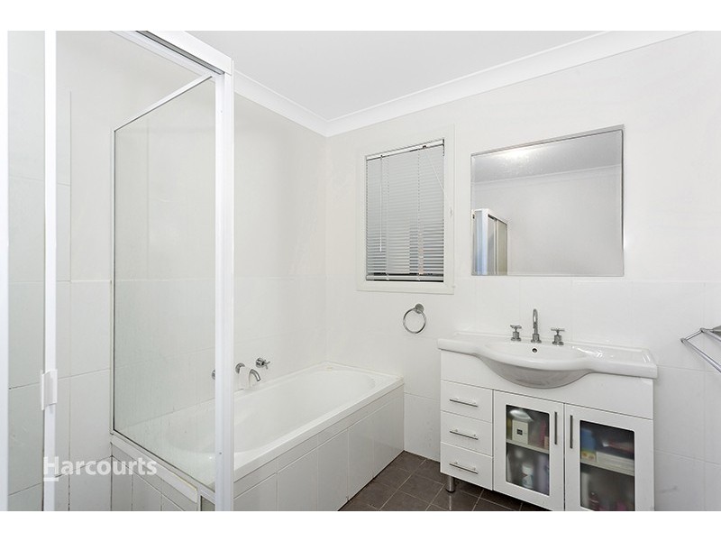 2/57 Illowra Crescent, Primbee NSW 2502