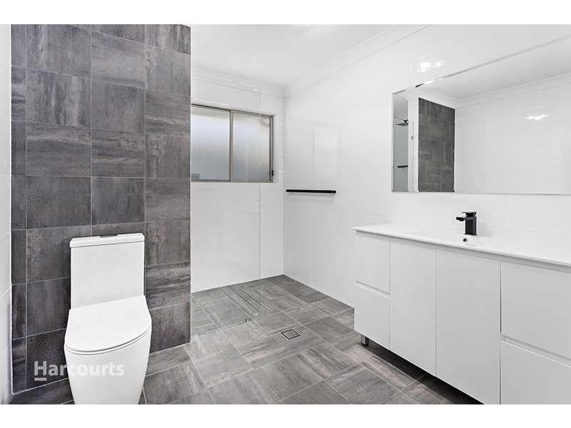 1/8 Raleigh Street, Albion Park NSW 2527