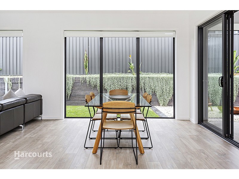 6 Dairyman Place, Calderwood NSW 2527